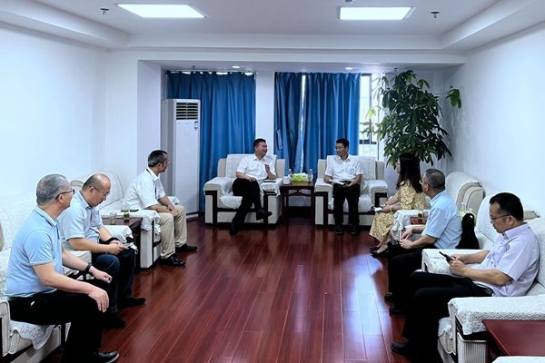 郵儲銀行廣西區(qū)分行黨委委員、 副行長高山一行到中小擔(dān)保座談交流